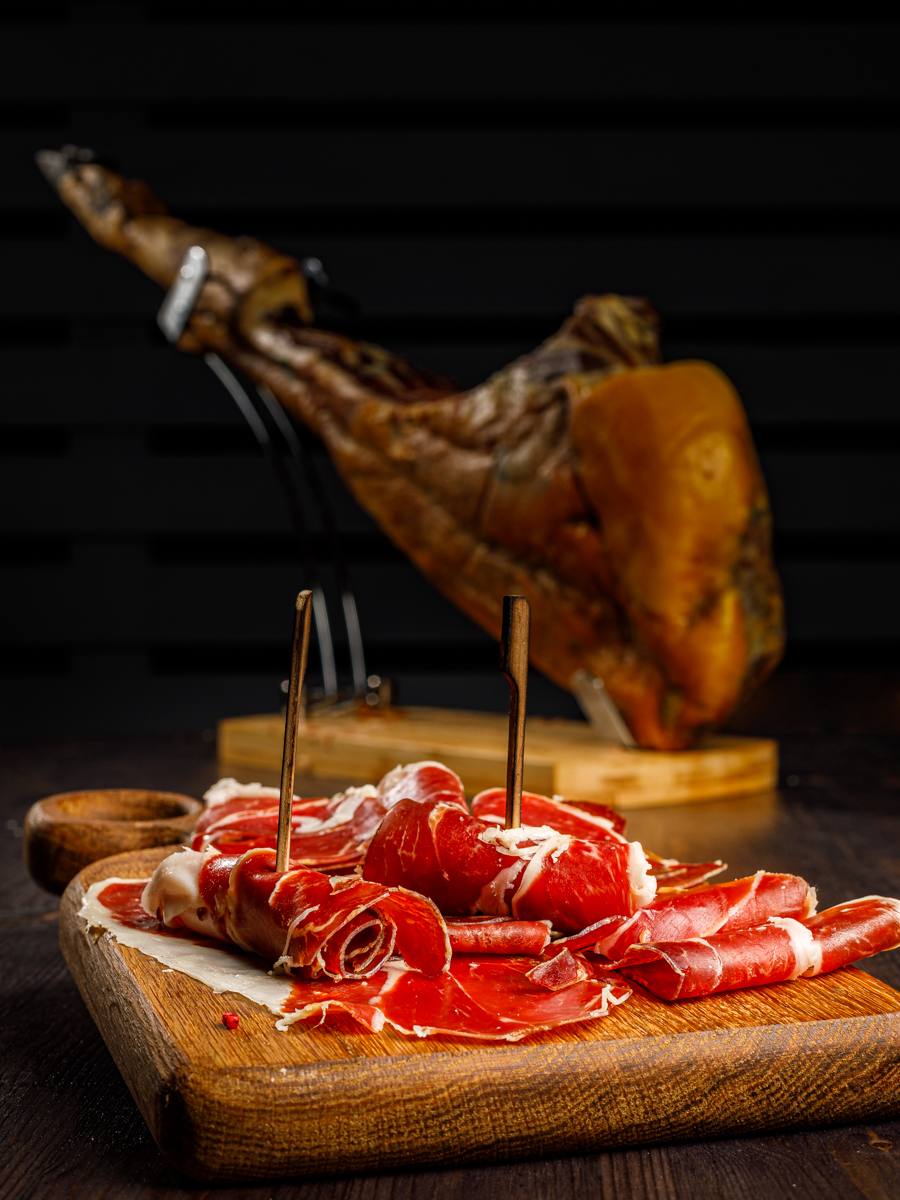 Хамон и мясные деликатесы